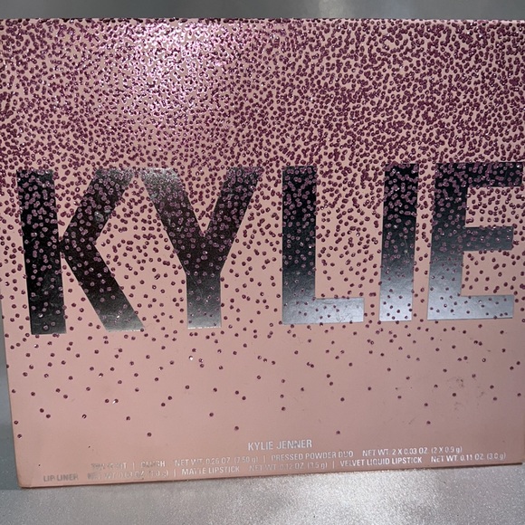 Kylie Cosmetics Try It Kit - Picture 4 of 4